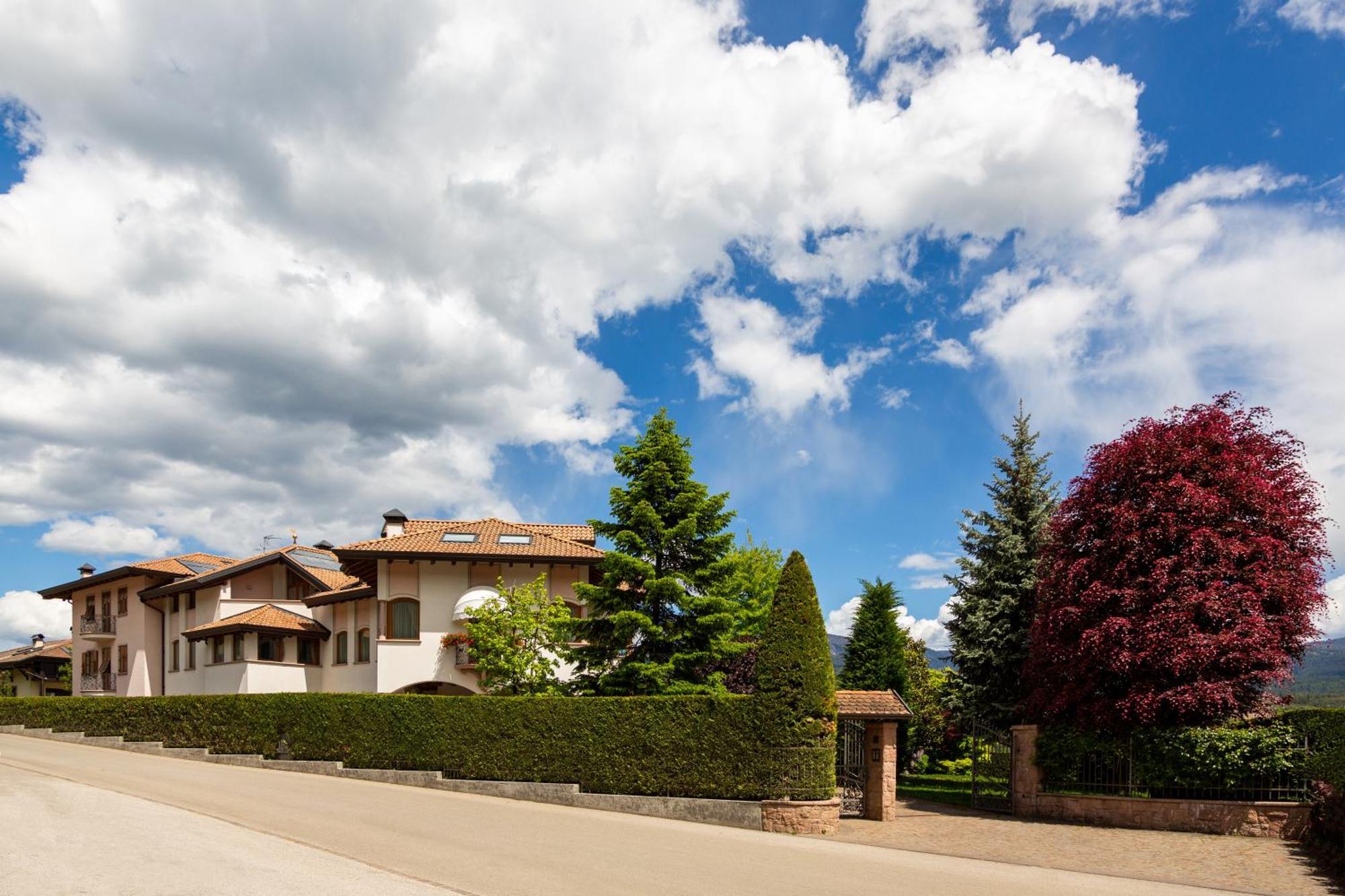 Appartamento Le Colonne - Relais Villa Quercia Tassullo Bagian luar foto