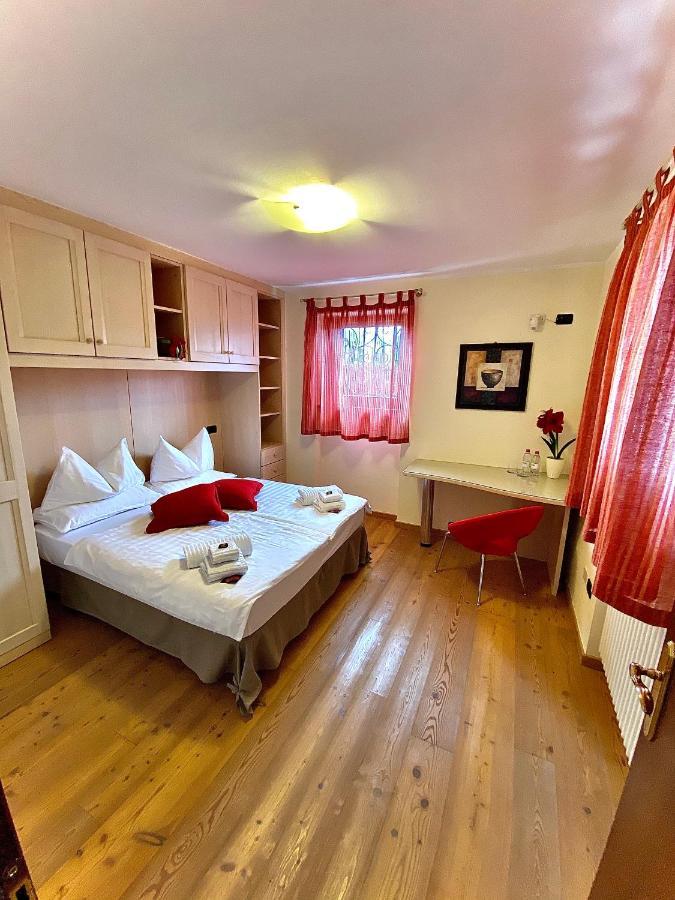 Appartamento Le Colonne - Relais Villa Quercia Tassullo Bagian luar foto